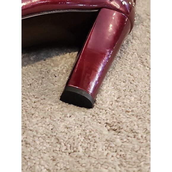 Stuart Weiztman Cranberry Red Patent Leather Studded Toe Heels Pumps Size 9 M - Picture 13 of 14